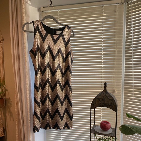 Sequenced dress. Size 14. - Picture 2 of 7